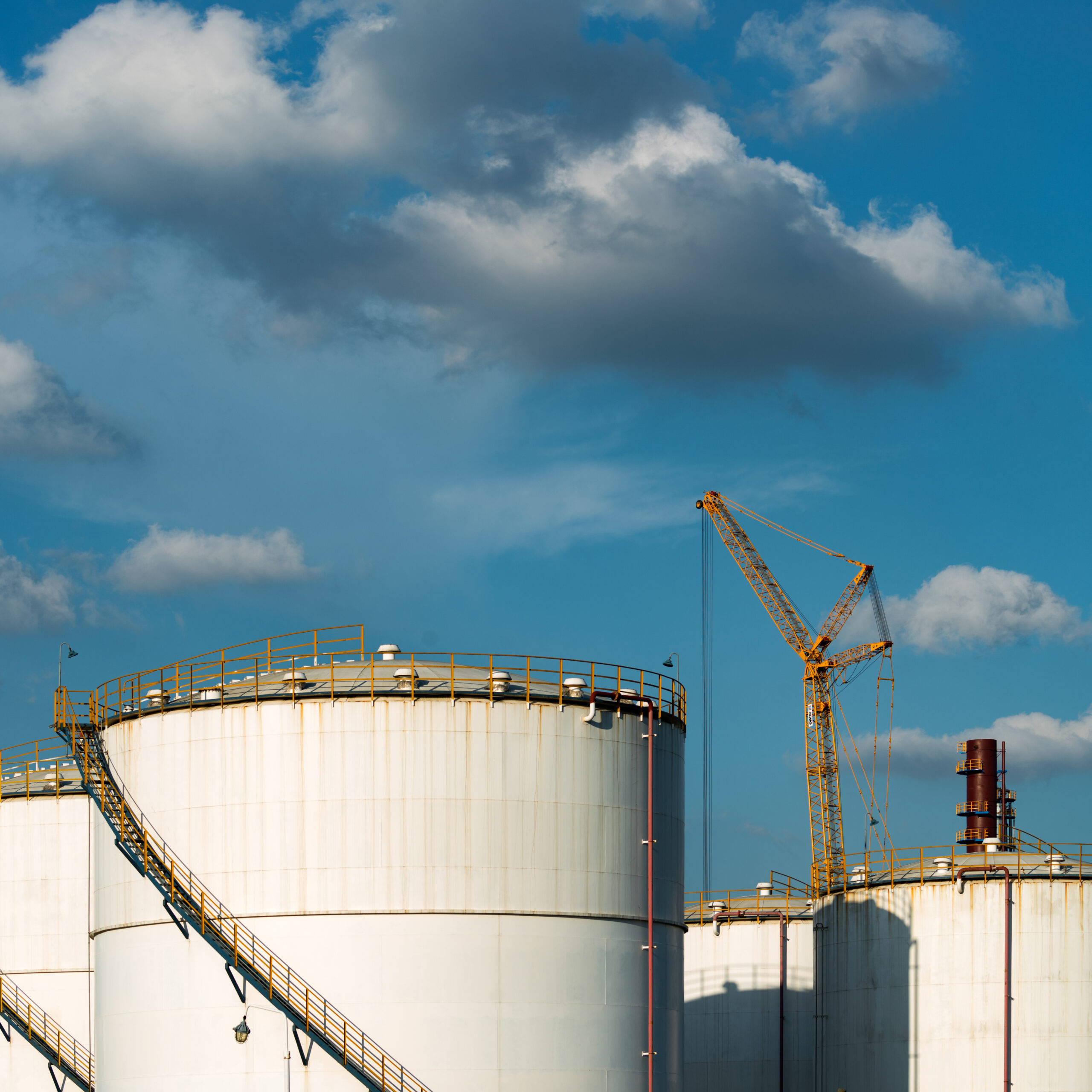 Oil price fluctuates ahead of Trump’s Iran deal deadline